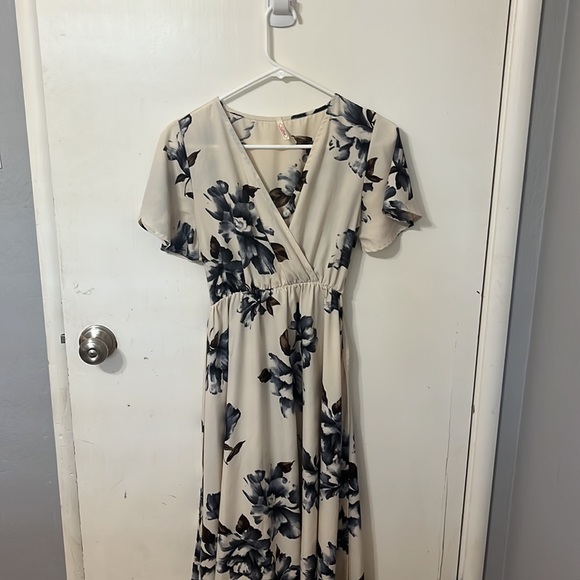 FLOWY HIGH-LOW DRESS CREAM COLOR WITH FLORAL PRINT - Picture 2 of 4